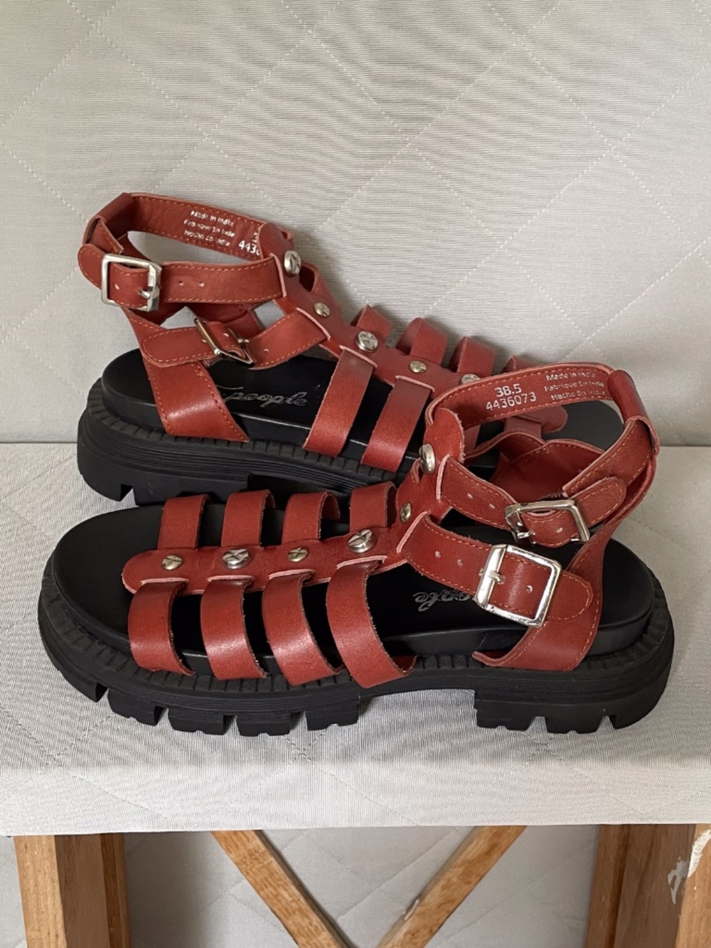 Free People Hadley Hammered Stud Sandals - Like New - 38.5/8 - Picture 6 of 10